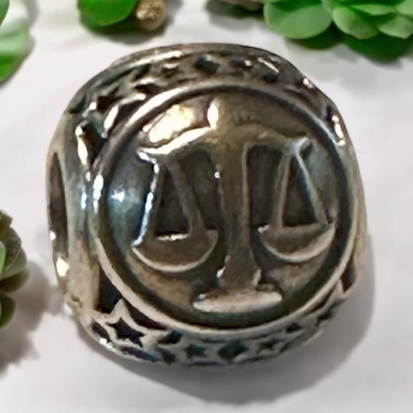 Pandora Libra Charm - Picture 3 of 3